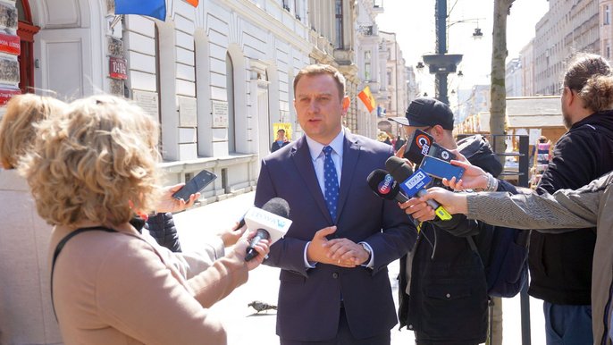 Ósmoklasiści po egzaminach. Teraz matura, ale… Ósmoklasiści po egzaminach. Teraz matura, ale… - fot. Monika Pawlak / UMŁ
