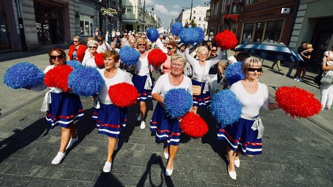 DJ Wika, mażoretki, szczudlarze, tancerze i bębniarze. W piątek 4. Parada Seniorów DJ Wika, mażoretki, szczudlarze, tancerze i bębniarze. W piątek 4. Parada Seniorów - fot. archiwum UMŁ