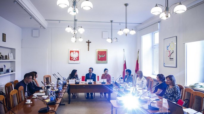 Gościom z Chin wyświetlono film promujący Łódź Gościom z Chin wyświetlono film promujący Łódź - fot. Radosław Jóźwiak / UMŁ