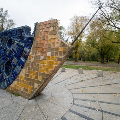 Zegar słoneczny w parku Staromiejskim. Autor: Andrzej Jocz, fot. Paweł Łacheta