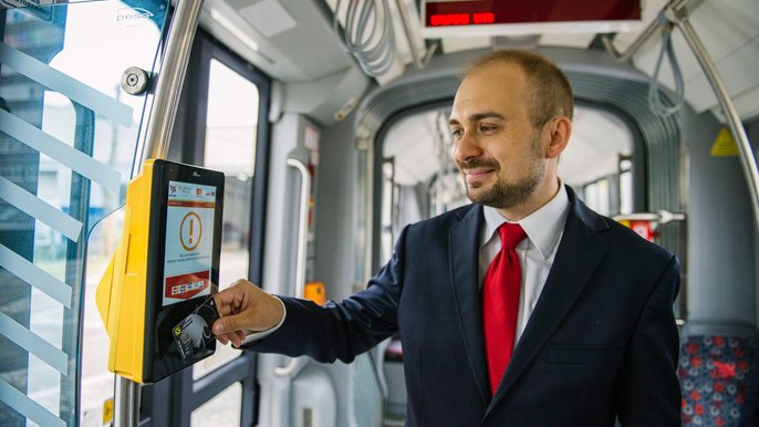 Łódź testuje nowy system płatności za przejazdy komunikacją miejską - fot. Radosław Jóźwiak / UMŁ