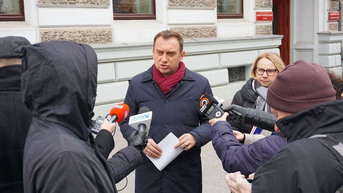 Tomasz Trela: - Znowu naprawiamy to co rząd zepsuł i dementujemy za pomocą twardych liczb to, co pani minister edukacji opowiada Tomasz Trela: - Znowu naprawiamy to co rząd zepsuł i dementujemy za pomocą twardych liczb to, co pani minister edukacji opowiada - fot. Monika Pawlak / UMŁ