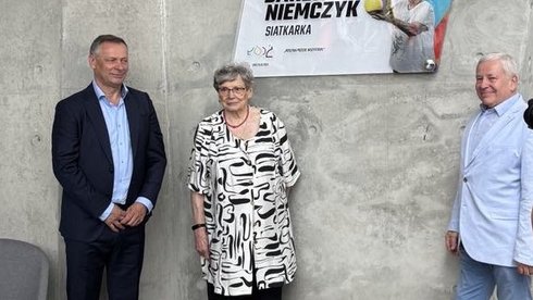 Barbara Niemczyk po odsłonięciu pamiątkowej tablicy