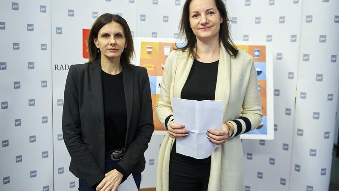 Radne Małgorzata Moskwa-Wodnicka, przewodnicząca Klubu Radnych SLD oraz Monika Malinowska–Olszowy, radna Klubu KO. Radne Małgorzata Moskwa-Wodnicka, przewodnicząca Klubu Radnych SLD oraz Monika Malinowska–Olszowy, radna Klubu KO. - fot. Radosław Jóźwiak