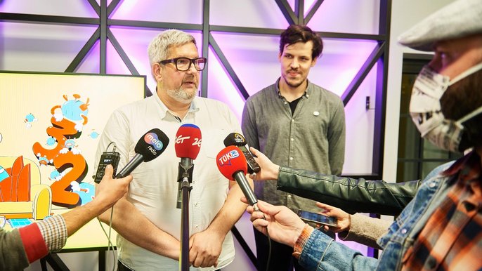 Adam Radoń, dyrektor festiwalu i Marcin Podolec, autor layoutu 32. edycji MFKiG Adam Radoń, dyrektor festiwalu i Marcin Podolec, autor layoutu 32. edycji MFKiG - fot. Radosław Jóźwiak / UMŁ