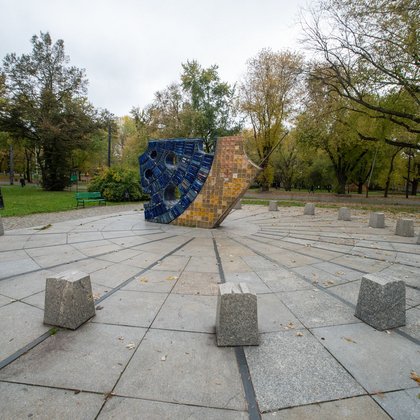 Zegar słoneczny w parku Staromiejskim. Autor: Andrzej Jocz, fot. Paweł Łacheta