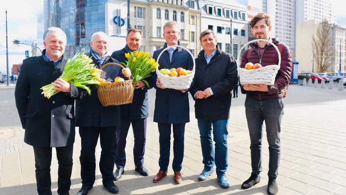Wiceprezydenci i radni na Dzień Kobiet Wiceprezydenci i radni na Dzień Kobiet - fot. Paweł Łacheta / UMŁ