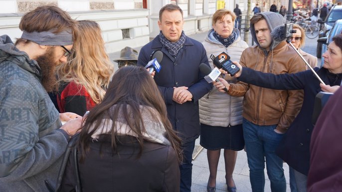 8-klasiści rozpoczęli swoje egzaminy 8-klasiści rozpoczęli swoje egzaminy - fot. Monika Pawlak / UMŁ