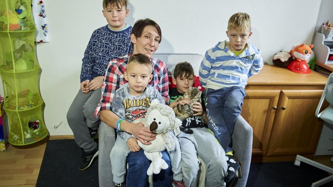 Historia z happy endem. Dzieci wracają z domu dziecka do mamy - fot. Radosław Jóźwiak / UMŁ