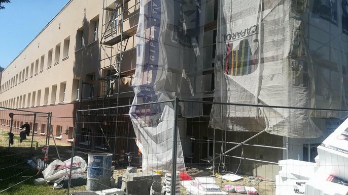 Prace trwały mimo matur, wykonawca dostosował się do warunków i te bardziej hałaśliwe prace wykonywał po egzaminach Prace trwały mimo matur, wykonawca dostosował się do warunków i te bardziej hałaśliwe prace wykonywał po egzaminach - fot. Monika Pawlak / UMŁ