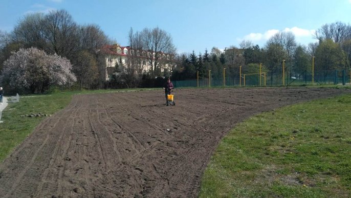 Na Stawach Stefańskiego wysiewano łąki kwietne Na Stawach Stefańskiego wysiewano łąki kwietne - fot. MOSiR