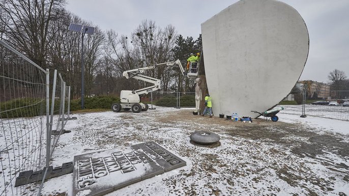 Pomnik Martyrologii Dzieci „Pękniętego Serca” w Parku Szarych 