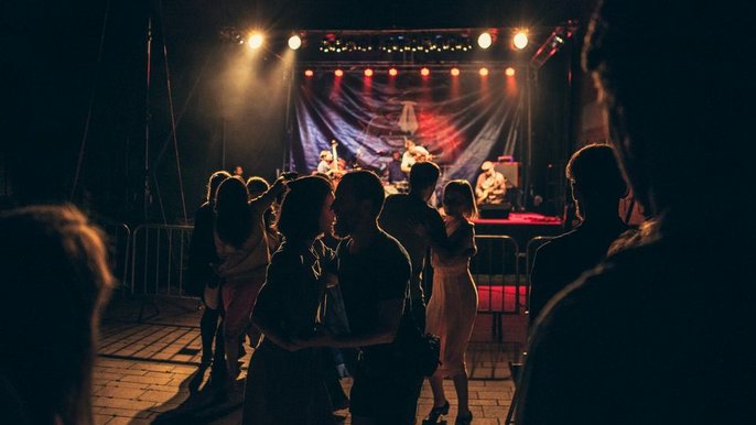 Startuje LDZ Alternatywa 2018. To 8 bezpłatnych koncertów: od polskiego popu, przez psychodeliczną muzykę avant-rockową po jazzową improwizację Startuje LDZ Alternatywa 2018. To 8 bezpłatnych koncertów: od polskiego popu, przez psychodeliczną muzykę avant-rockową po jazzową improwizację - mat. prasowe