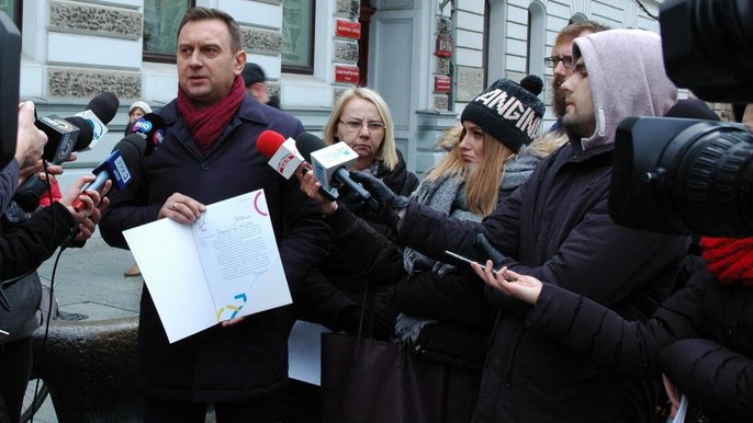 Tomasz Trela podkreśla, że reforma edukacji kosztowała budżet miasta już 6 milionów złotych Tomasz Trela podkreśla, że reforma edukacji kosztowała budżet miasta już 6 milionów złotych - fot. Monika Pawlak / UMŁ