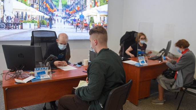Wnioski o Kartę Łodzianina można składać przez cały rok – on-line na www.kartalodzianina.pl i w aż 24 punktach obsługi na terenie całego miasta. Wnioski o Kartę Łodzianina można składać przez cały rok – on-line na www.kartalodzianina.pl i w aż 24 punktach obsługi na terenie całego miasta.