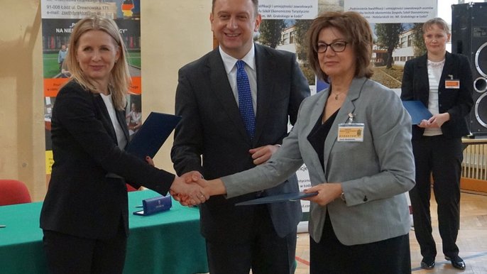 Dla uczniów porozumienie oznacza staże i praktyki zawodowe, a dla najlepszych zatrudnienie Dla uczniów porozumienie oznacza staże i praktyki zawodowe, a dla najlepszych zatrudnienie - fot. Monika Pawlak / UMŁ