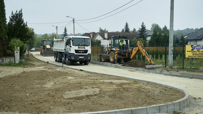 Ulica Przestrzenna jest jedną z blisko 100 przebudowywanych w tym roku na łódzkich osiedlach Ulica Przestrzenna jest jedną z blisko 100 przebudowywanych w tym roku na łódzkich osiedlach - fot. Radosław Jóźwiak