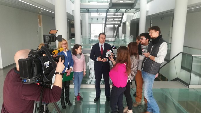 Tomasz Trela zapowiedział, że Państwowy Fundusz Rehabilitacji Osób Niepełnosprawnych opłaci czesne niepełnosprawnych studentów na studiach licencjackich, magisterskich i doktoranckich Tomasz Trela zapowiedział, że Państwowy Fundusz Rehabilitacji Osób Niepełnosprawnych opłaci czesne niepełnosprawnych studentów na studiach licencjackich, magisterskich i doktoranckich - fot. Monika Pawlak / UMŁ