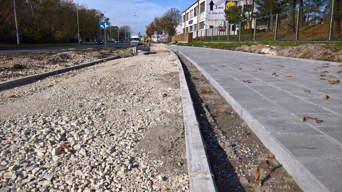 Wzdłuż ul. Drewnowskiej, między ul. Stolarską i ul. Karskiego, powstaje nowa droga rowerowa Wzdłuż ul. Drewnowskiej, między ul. Stolarską i ul. Karskiego, powstaje nowa droga rowerowa - fot. Wojciech Markiewicz / UMŁ