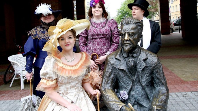Aktorzy Teatru im. Stefana Jaracza w kostiumach z epoki Aktorzy Teatru im. Stefana Jaracza w kostiumach z epoki