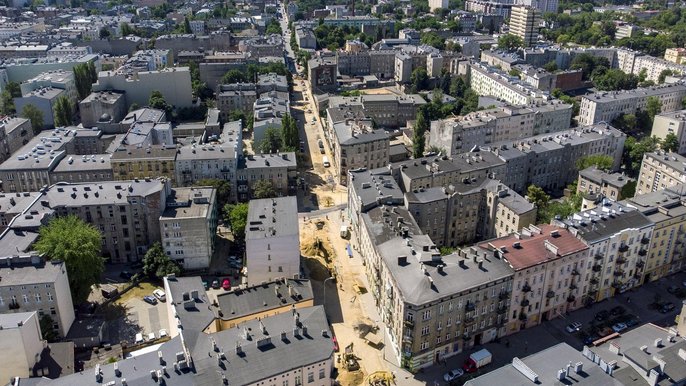 Tu powstaje najdłuższy woonerf w Polsce. Ulica Pogonowskiego zmieni się w zieloną, przyjazną mieszkańcom przestrzeń Tu powstaje najdłuższy woonerf w Polsce. Ulica Pogonowskiego zmieni się w zieloną, przyjazną mieszkańcom przestrzeń - fot. Stefan Brajter / UMŁ