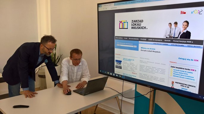 Zdalnie sprawdź stan konta i podaj odczyt wodomierza. Nowa funkcjonalność dla wynajmujących mieszkania komunalne - fot. Wojciech Markiewicz / UMŁ