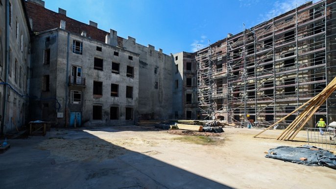 Będą tu mieszkania, świetlice i zielone podwórka Będą tu mieszkania, świetlice i zielone podwórka - fot. Paweł Łacheta / UMŁ