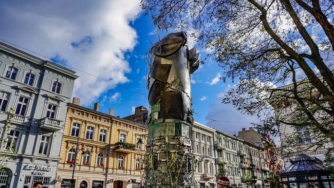 Rzeźba odnosi się do kondycji relacji ludzkich w czasach technocentryzmu Rzeźba odnosi się do kondycji relacji ludzkich w czasach technocentryzmu - fot. Grzegorz Sikora / UMŁ