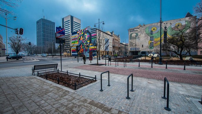 Skwer w pobliżu skrzyżowania ulic Traugutta i Sienkiewicza Skwer w pobliżu skrzyżowania ulic Traugutta i Sienkiewicza - fot. Witold Ancerowicz, UMŁ