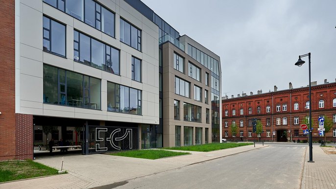 Wśród przeznaczonych do wynajmu lokali są dwa ponad 100-metrowe w zrewitalizownej kamienicy przy ul. Tuwima 46. Wśród przeznaczonych do wynajmu lokali są dwa ponad 100-metrowe w zrewitalizownej kamienicy przy ul. Tuwima 46. - fot. Radosław Jóźwiak / UMŁ