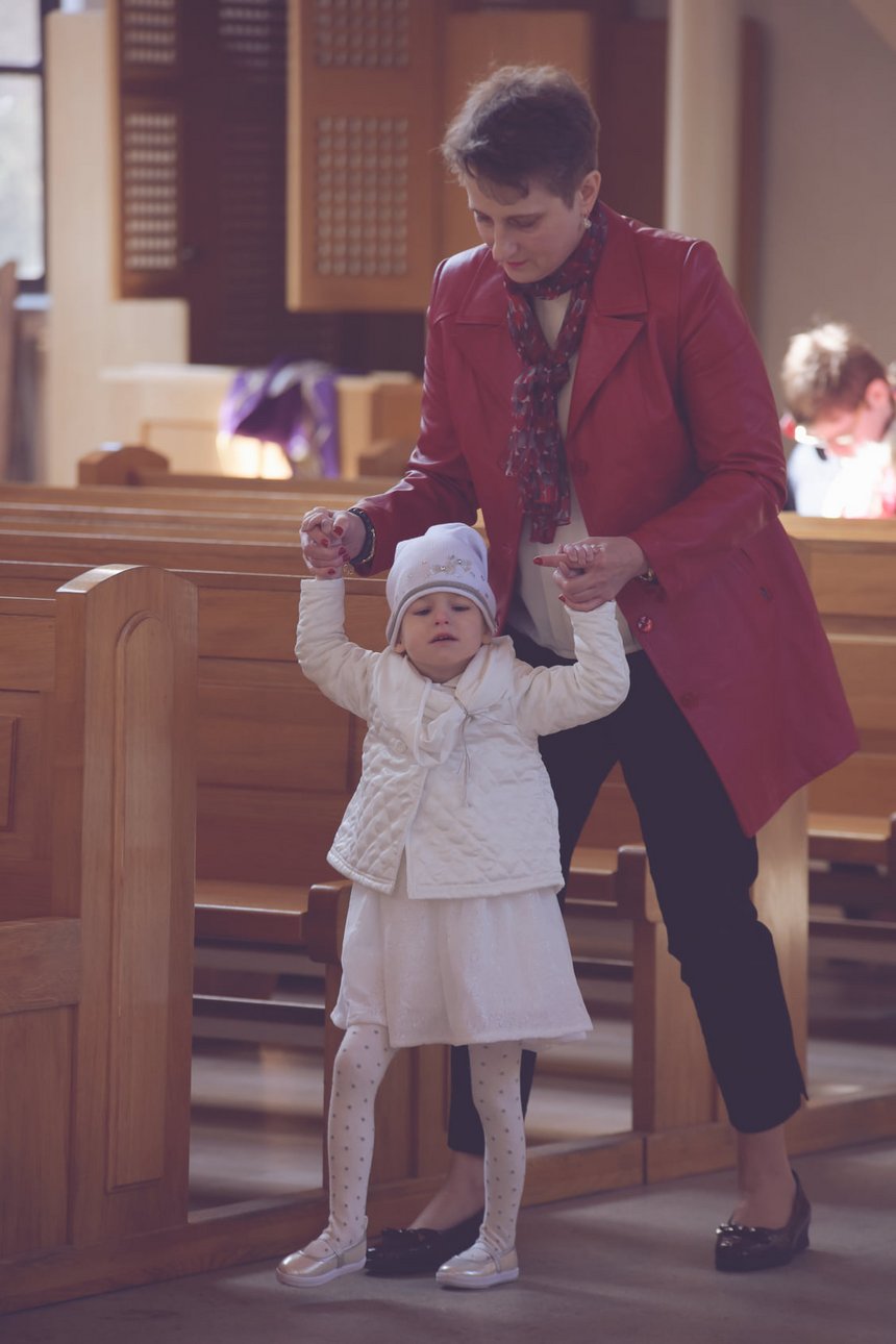 Julka z mamą zastępcza Renatą w kościele