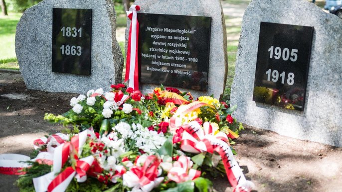 Odsłonięto Pomnika Pamięci Łódzkich Rewolucjonistów - Bojowników o Wolność Odsłonięto Pomnika Pamięci Łódzkich Rewolucjonistów - Bojowników o Wolność - fot. Witold Ancerowicz / UMŁ