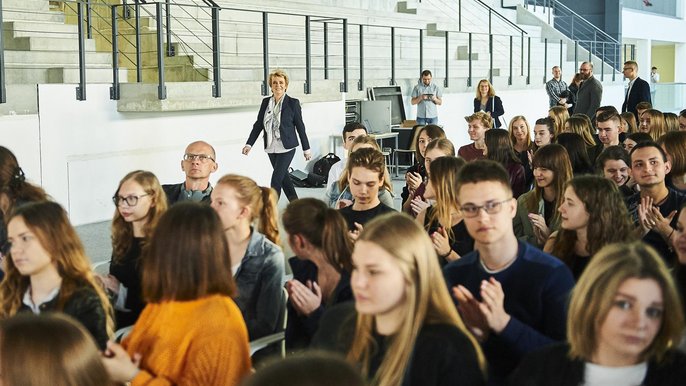 Licealistów przywitała prezydent Łodzi Hanna Zdanowska oraz rektorzy łódzkich uczelni Licealistów przywitała prezydent Łodzi Hanna Zdanowska oraz rektorzy łódzkich uczelni - fot. Radosław Jóźwiak / UMŁ