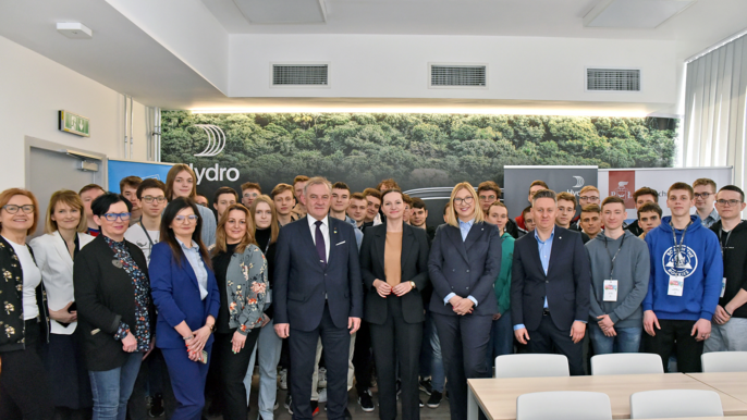 Pamiątkowe zdjęcie grupowe podczas wydarzenia zasmakuj studiowania w Łodzi. Pamiątkowe zdjęcie grupowe podczas wydarzenia zasmakuj studiowania w Łodzi. - Pamiątkowe zdjęcie grupowe podczas wydarzenia zasmakuj studiowania w Łodzi.