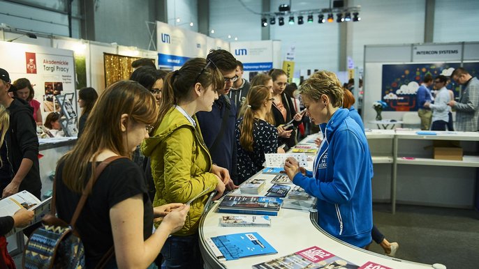130 polskich i międzynarodowych firm, największych pracodawców z regionu łódzkiego szuka pracowników wśród łódzkich studentów i absolwentów 130 polskich i międzynarodowych firm, największych pracodawców z regionu łódzkiego szuka pracowników wśród łódzkich studentów i absolwentów - fot. Radosław Jóźwiak / UMŁ