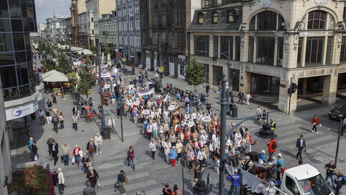 Parada seniorów ul. Piotrkowską Parada seniorów ul. Piotrkowską - fot. Radosław Jóźwiak / UMŁ