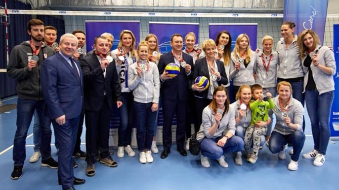 Hanna Zdanowska, Tomasz Trela i zawodniczki Grot Budowlanych Łódź Hanna Zdanowska, Tomasz Trela i zawodniczki Grot Budowlanych Łódź - fot. Sebastian Glapiński / UMŁ