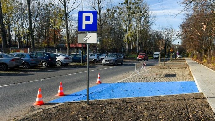 Nowy parking przy ul. Źródłowej Nowy parking przy ul. Źródłowej - fot. UMŁ